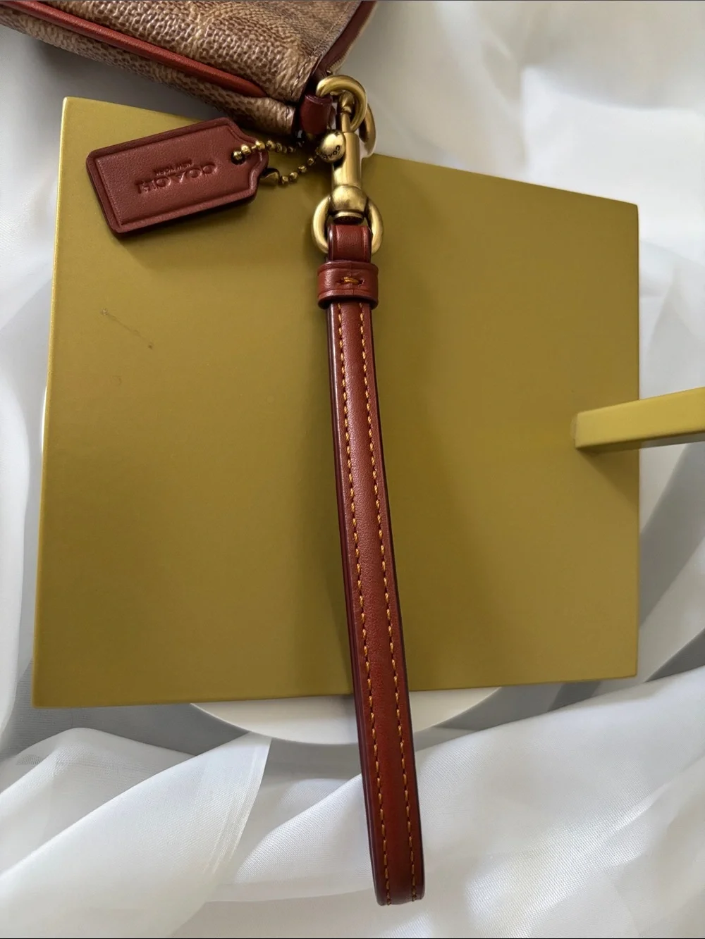 COACH Essential Wristlet